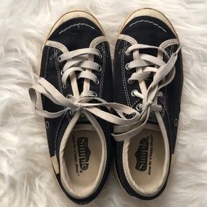 Simple sneakers black and white